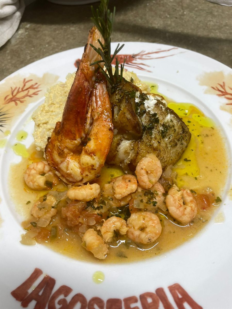Prato de peixe e camarões preparado pelo Chef Anderson Santos
